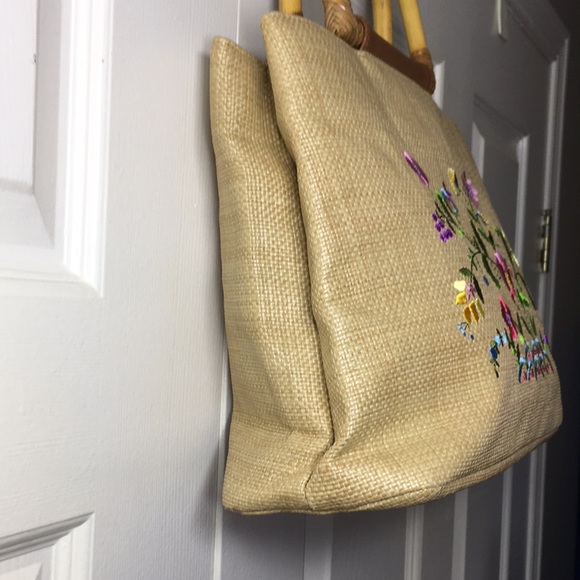 Embroidered Floral Raffia Handbag - Picture 3 of 11